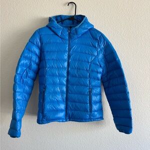 Aritzia TNA Vibrant Blue Puffer Jacket